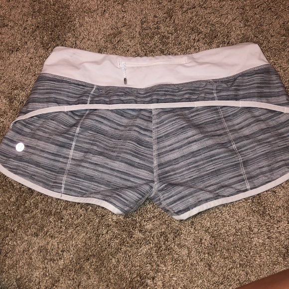 Lululemon shorts grey/white size 6 - Picture 2 of 3